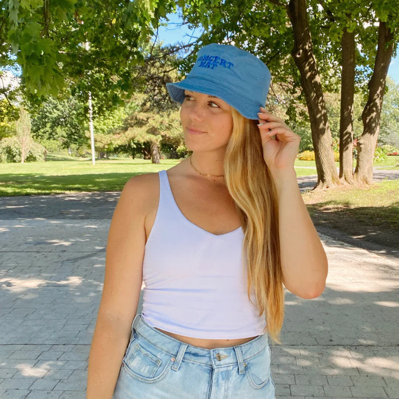 concertbucketblue-model-pic